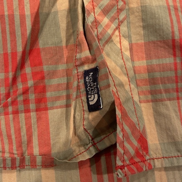 B0321 The North Face Mens plaid Shirt SZ medium
Preppy quiet luxury - Picture 7 of 9